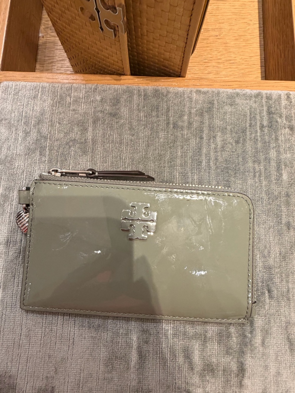 Tory Burch britten textured patent zip Card Case Wallet green new with tag